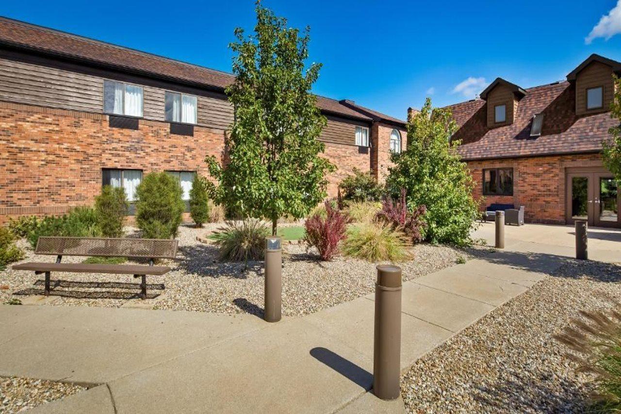 Bliss Point Inn & Suites نيو بوففالو المظهر الخارجي الصورة